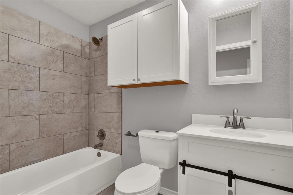 315 W Bond Street Property Photo 8