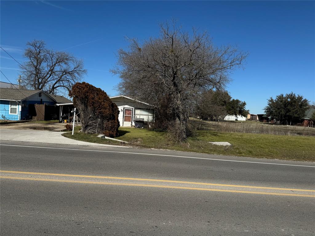 307 E 5th Street Property Photo 2
