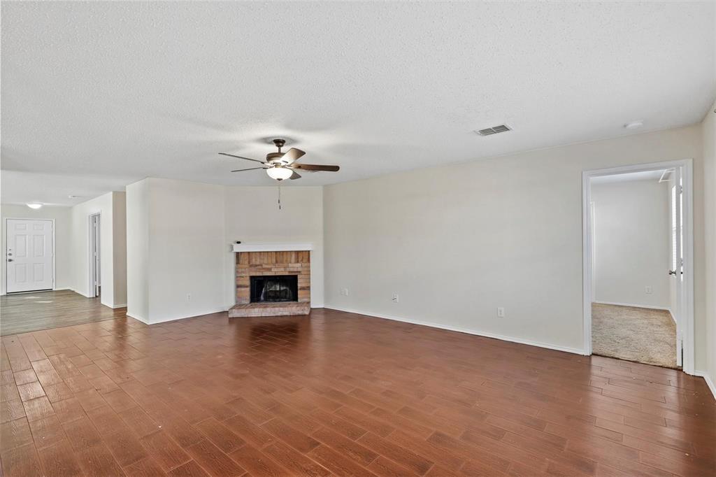 208 Blazing Star Trail Property Photo 3