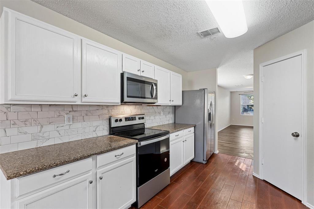 208 Blazing Star Trail Property Photo 6