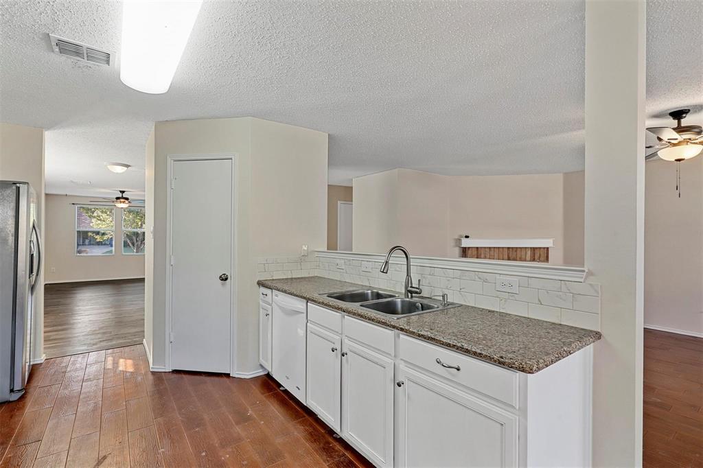 208 Blazing Star Trail Property Photo 7