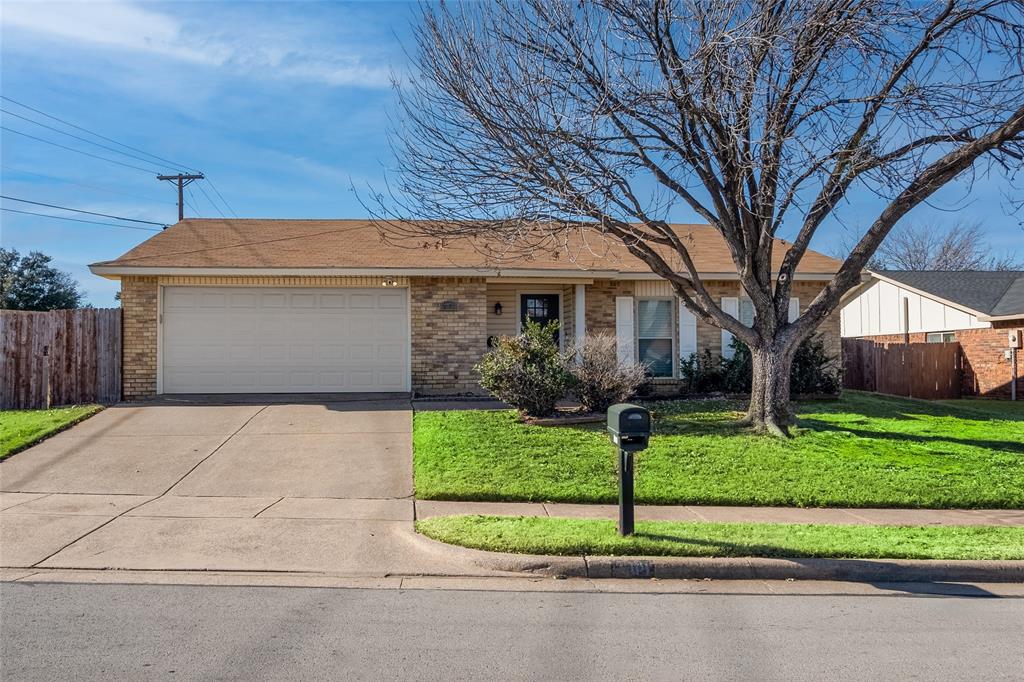 2301 Chinaberry Drive Property Photo 1