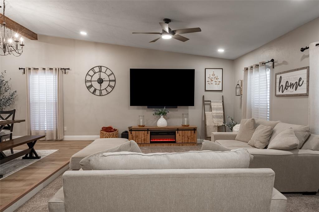 2301 Chinaberry Drive Property Photo 4
