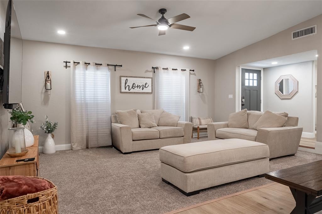 2301 Chinaberry Drive Property Photo 6