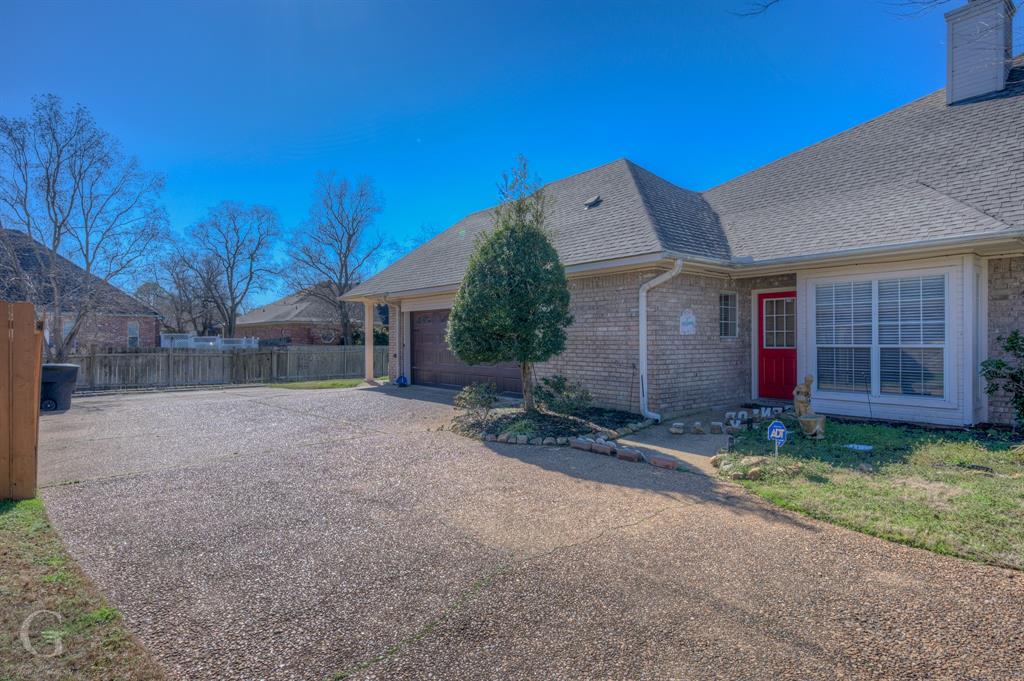 104 Oxford Circle Property Photo 3