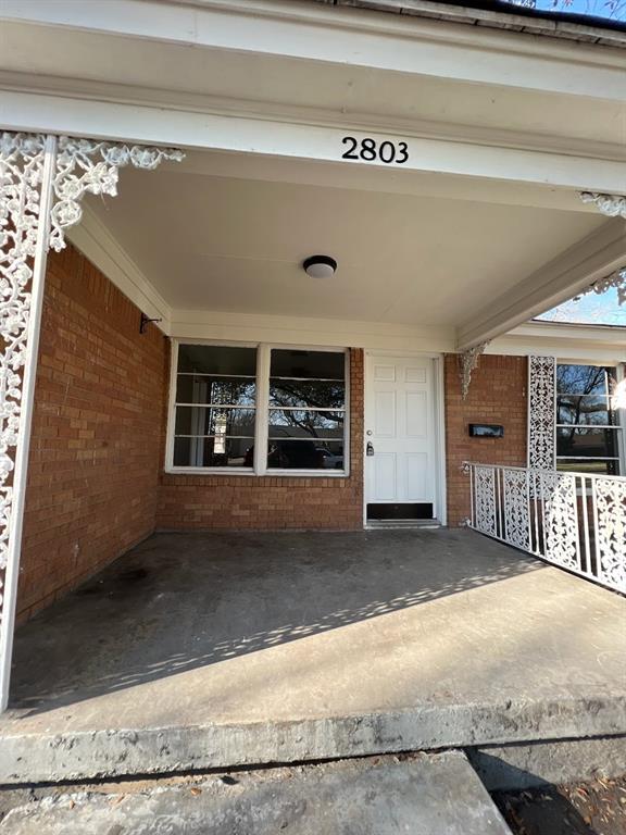2803 Highwood Drive Property Photo 2