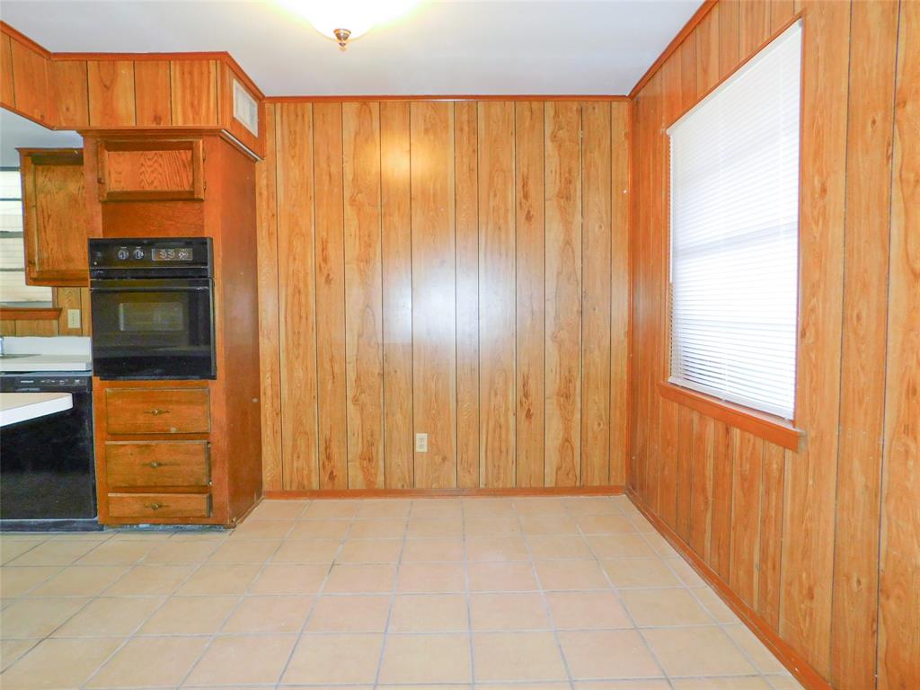 2408 Bernard Street Property Photo 9