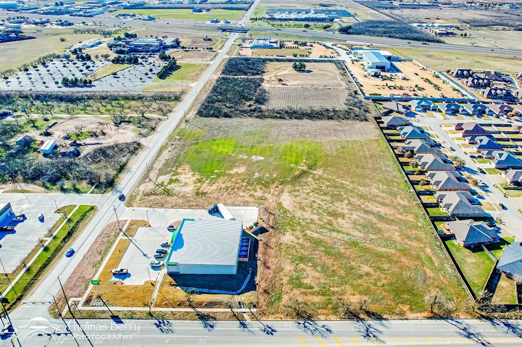 944 E Industrial Boulevard Property Photo 2