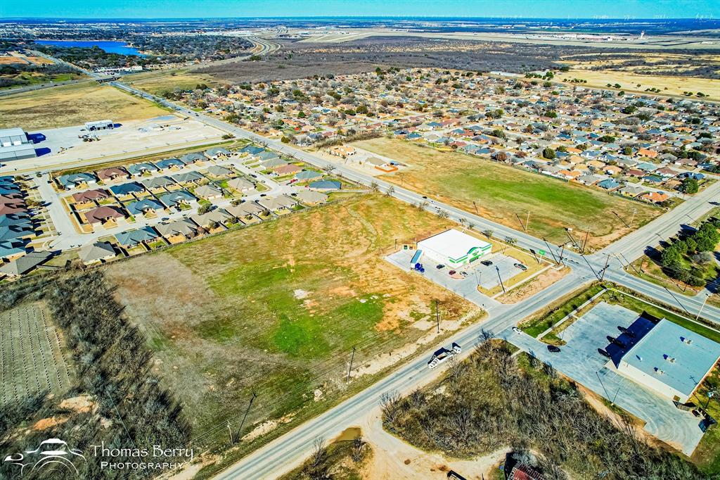 944 E Industrial Boulevard Property Photo 3