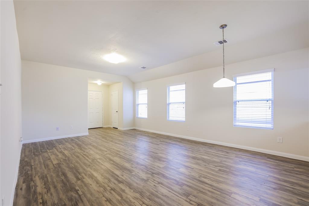 1604 Cardinal Drive Property Photo 5