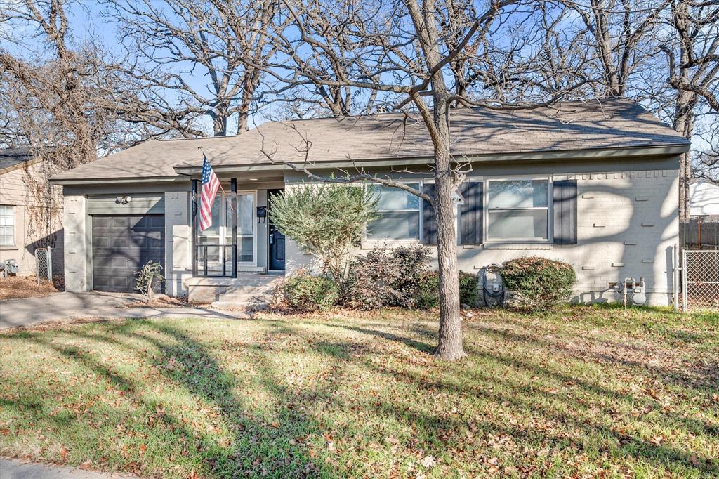 1011 W Inwood Drive Property Photo 1