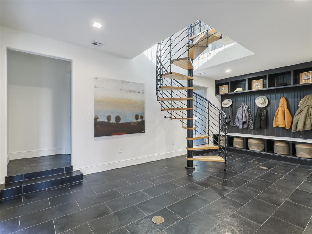 172 Springfield Bend Property Photo 8