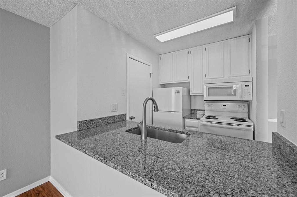 1810 N Garrett Avenue Property Photo 4