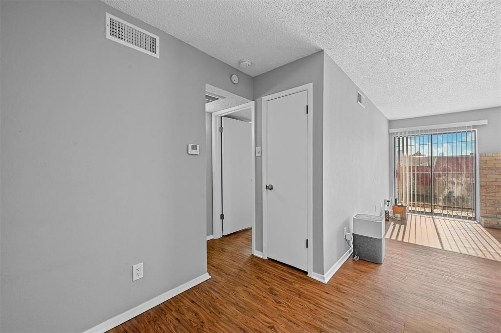 1810 N Garrett Avenue Property Photo 10
