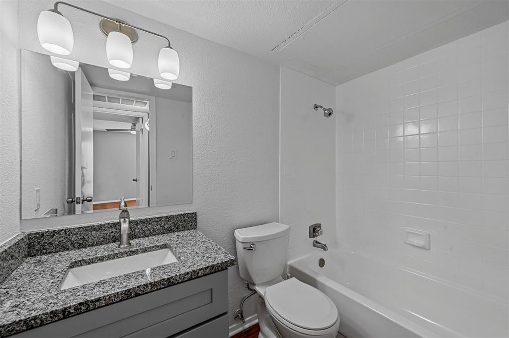 1810 N Garrett Avenue Property Photo 22