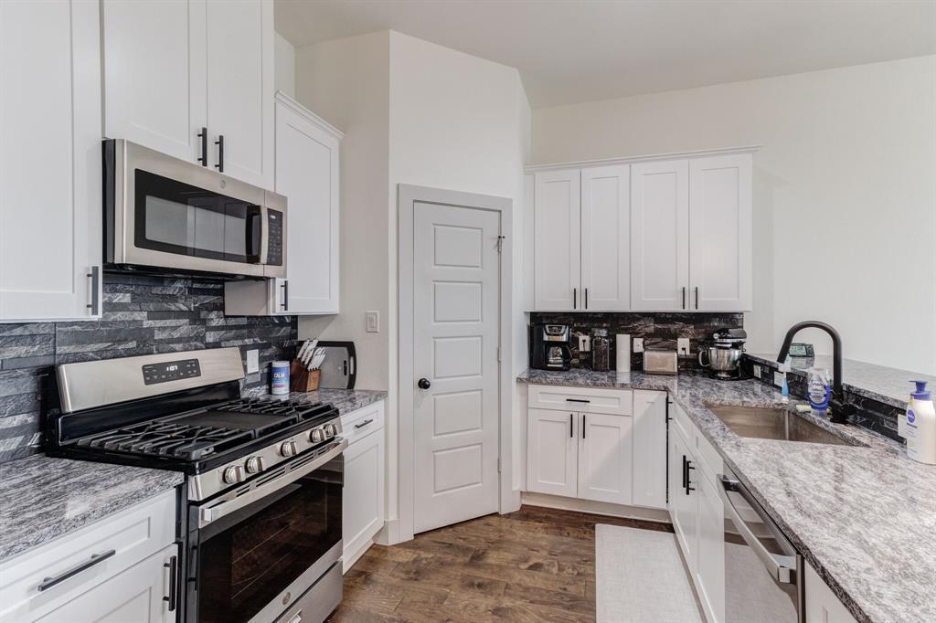 6027 Rivendell Drive Property Photo 4