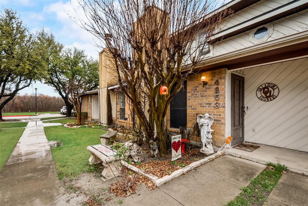 4953 Oak Bluff Property Photo 1