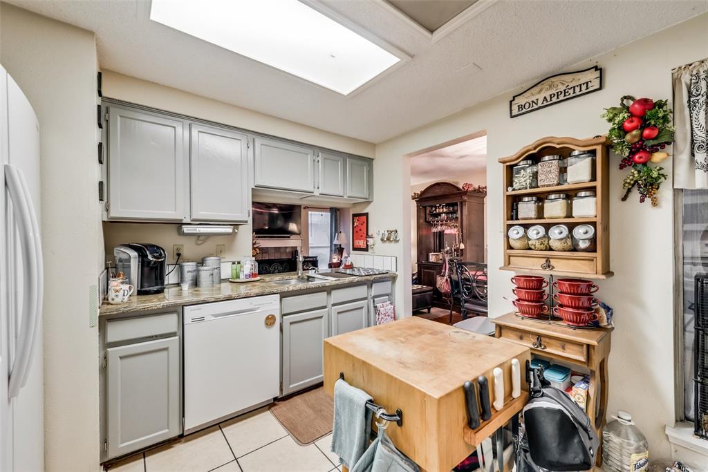 4953 Oak Bluff Property Photo 6