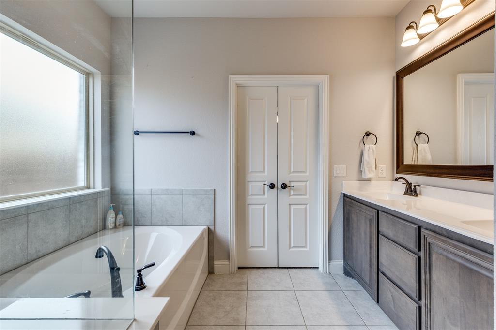 1048 Kingston Drive Property Photo 9
