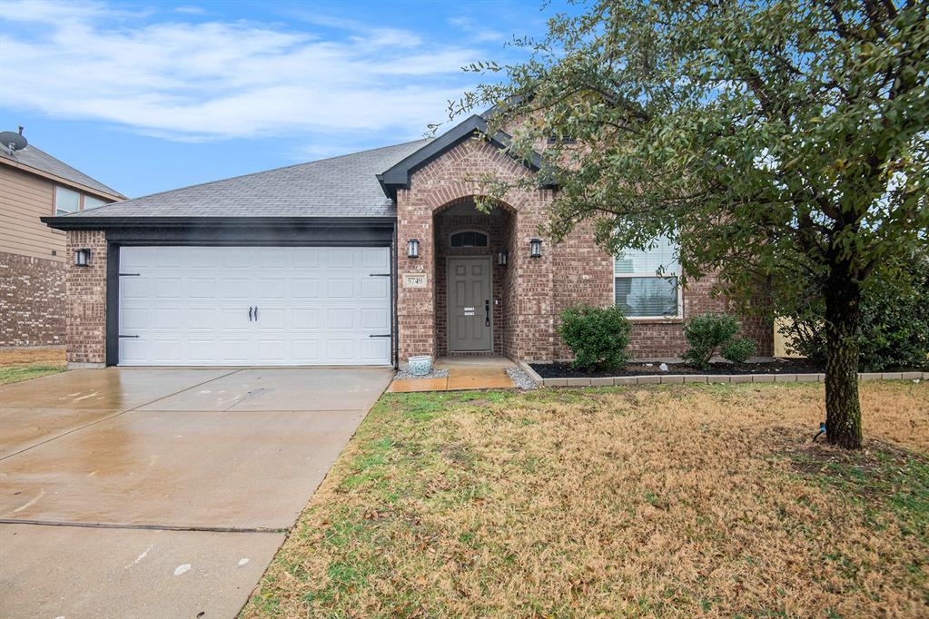 5749 Diamond Valley Drive Property Photo 2
