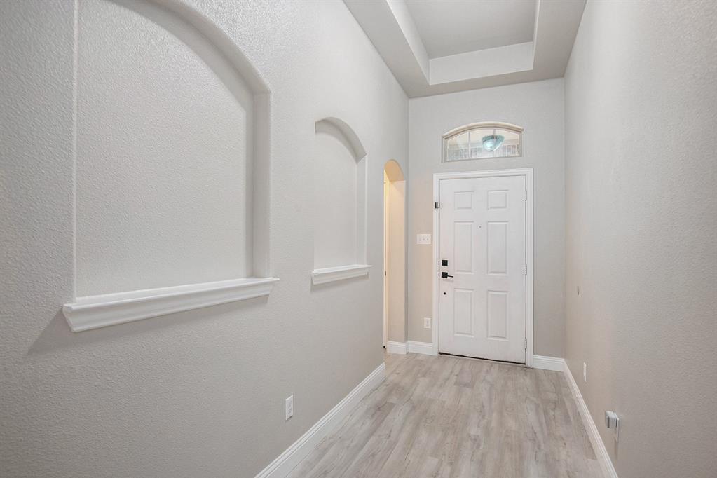 5749 Diamond Valley Drive Property Photo 3