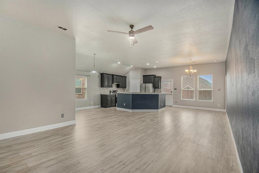5749 Diamond Valley Drive Property Photo 4