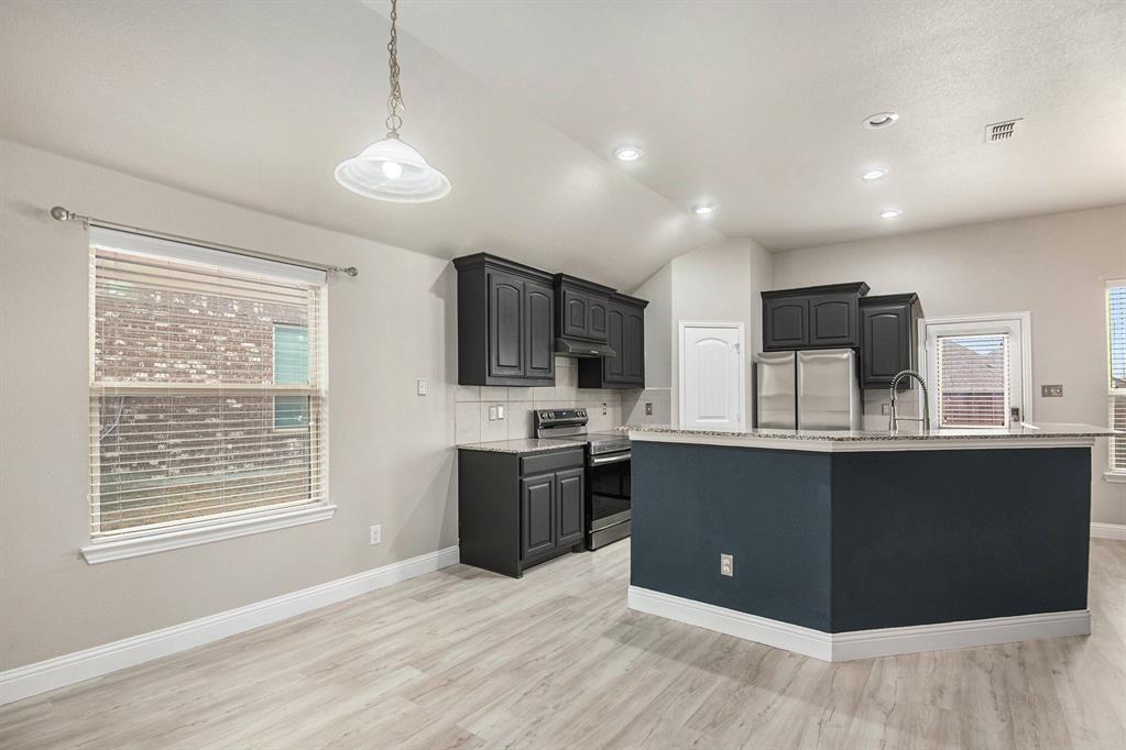 5749 Diamond Valley Drive Property Photo 8