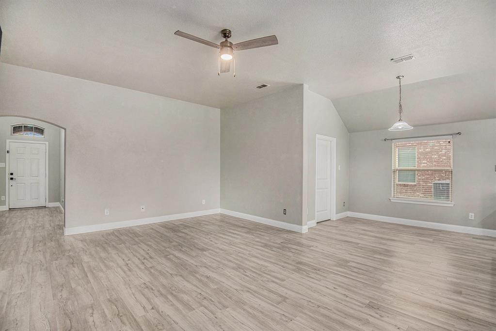 5749 Diamond Valley Drive Property Photo 15