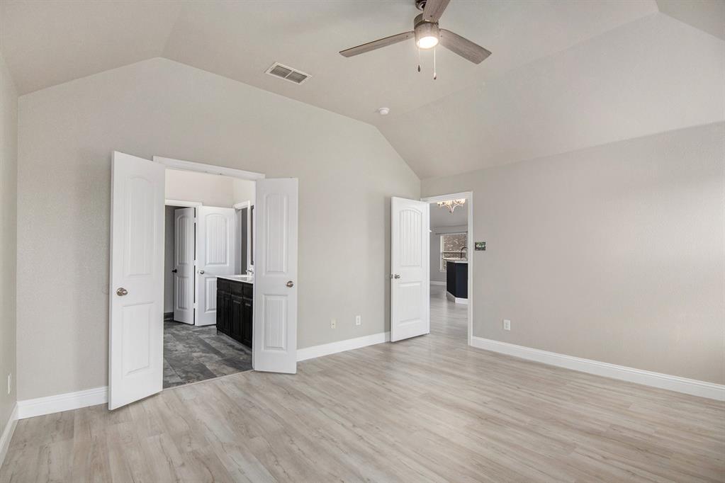 5749 Diamond Valley Drive Property Photo 17