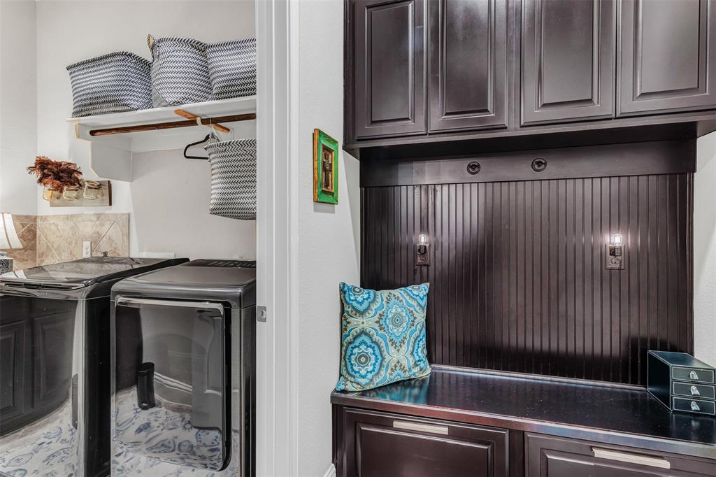 8925 Dewland Drive Property Photo 12