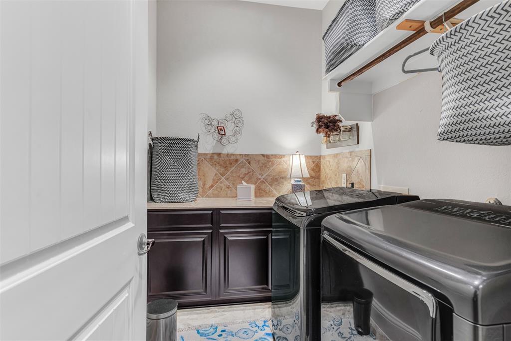 8925 Dewland Drive Property Photo 13