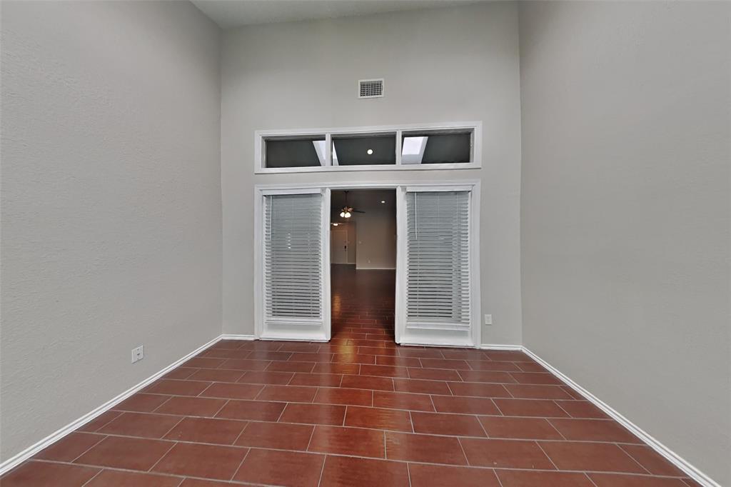 2032 Espinosa Drive Property Photo 5
