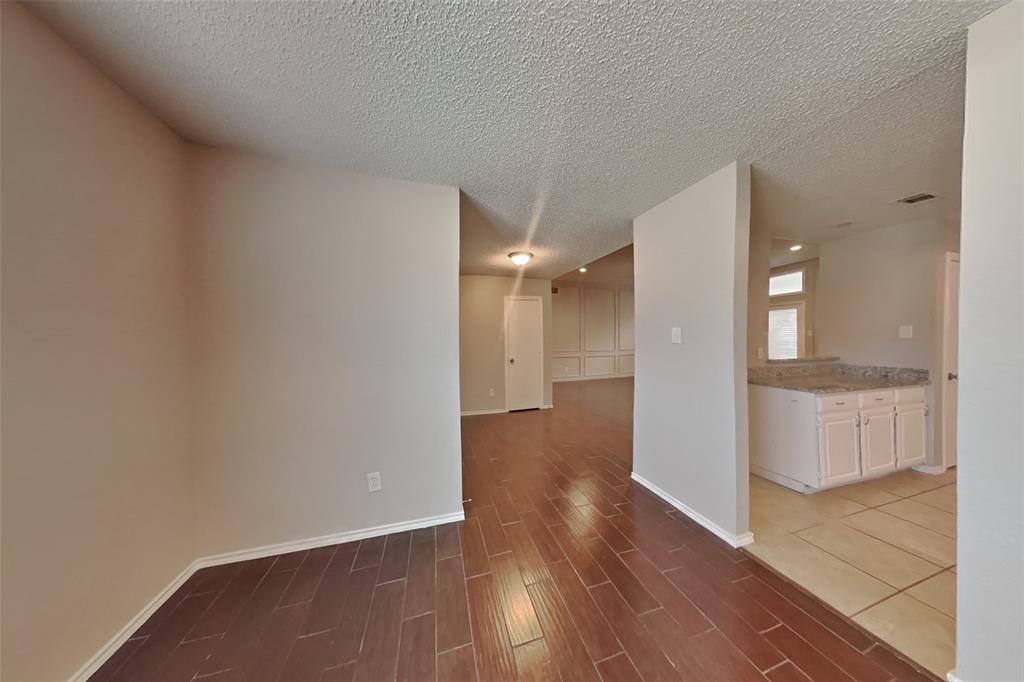 2032 Espinosa Drive Property Photo 8