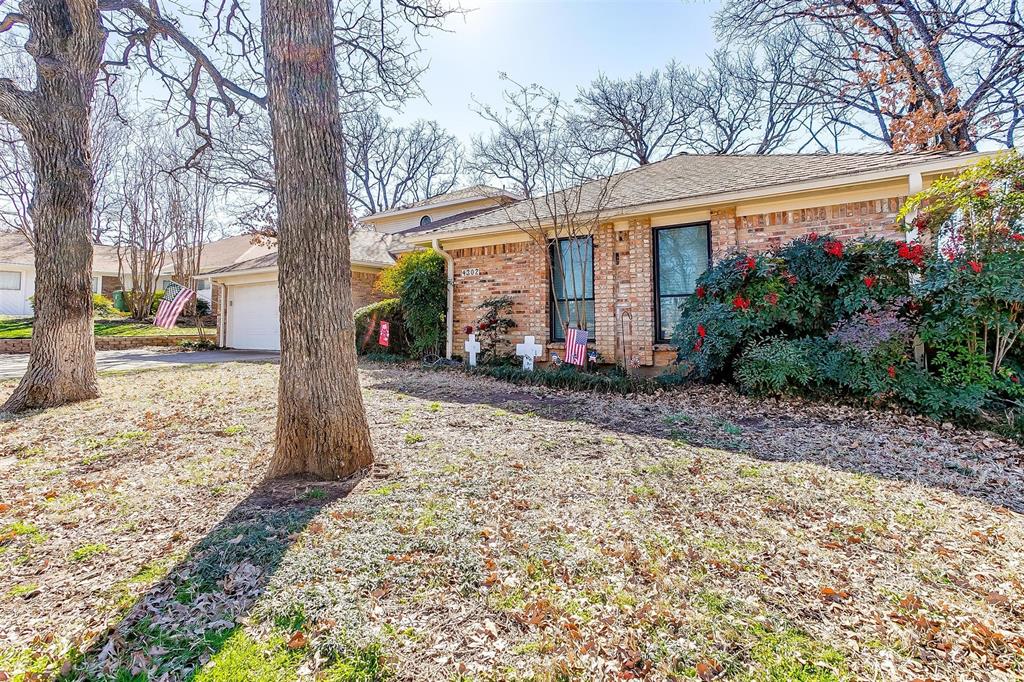 4302 Willow Bend Drive Property Photo 2