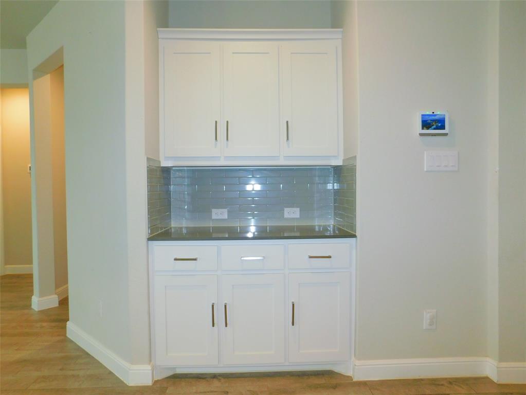 801 Finchley Drive Property Photo 7