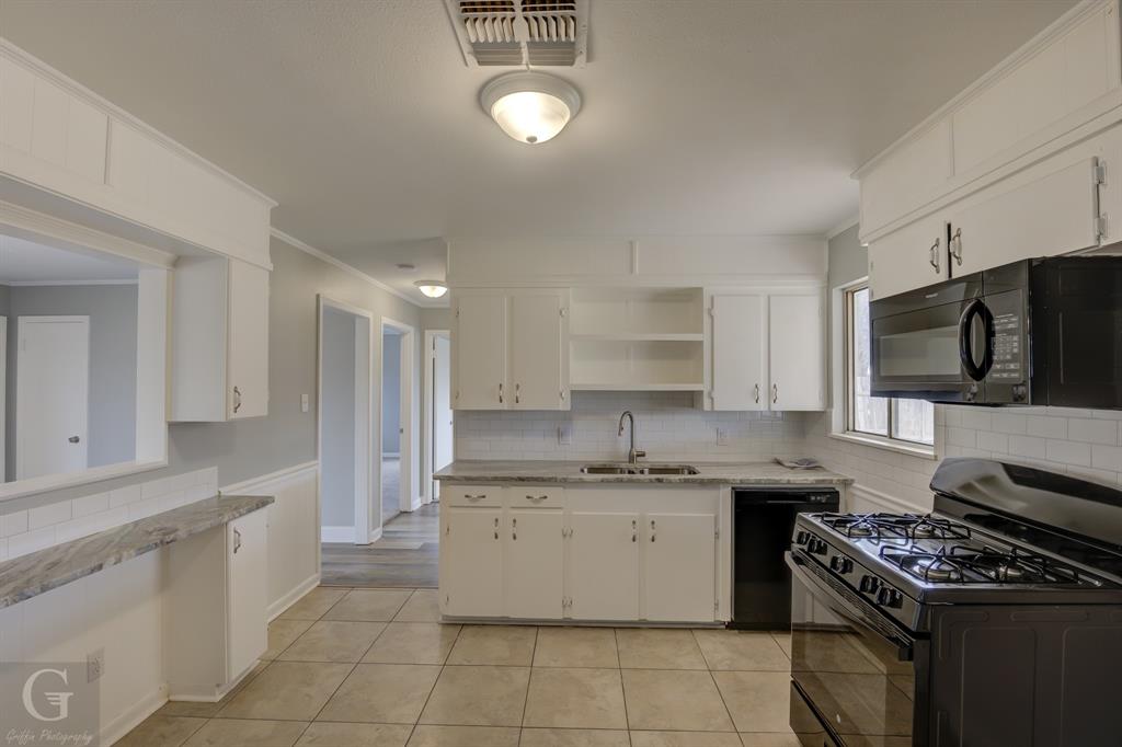 3002 Norman Place Property Photo 3