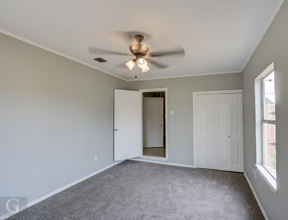 3002 Norman Place Property Photo 8