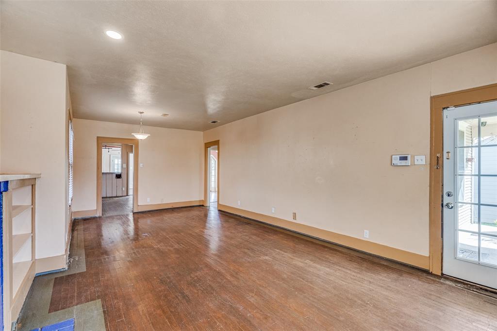 818 S Rosemont Avenue Property Photo 7