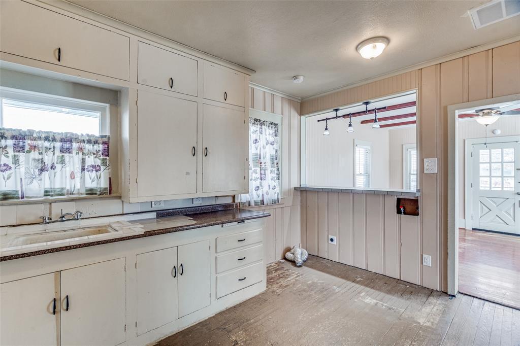818 S Rosemont Avenue Property Photo 8