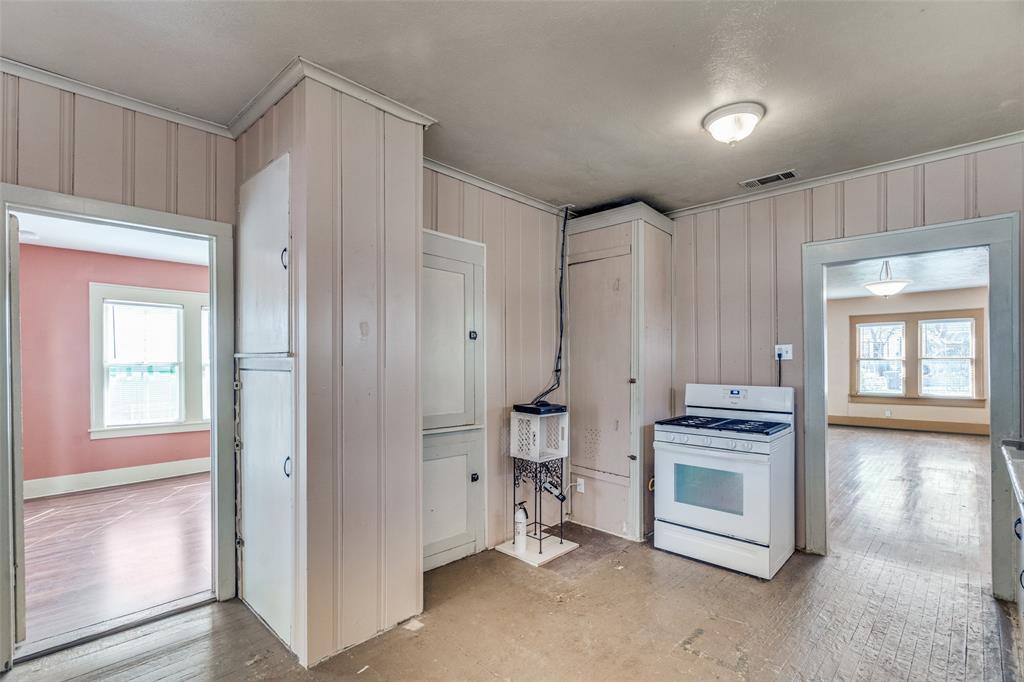818 S Rosemont Avenue Property Photo 9