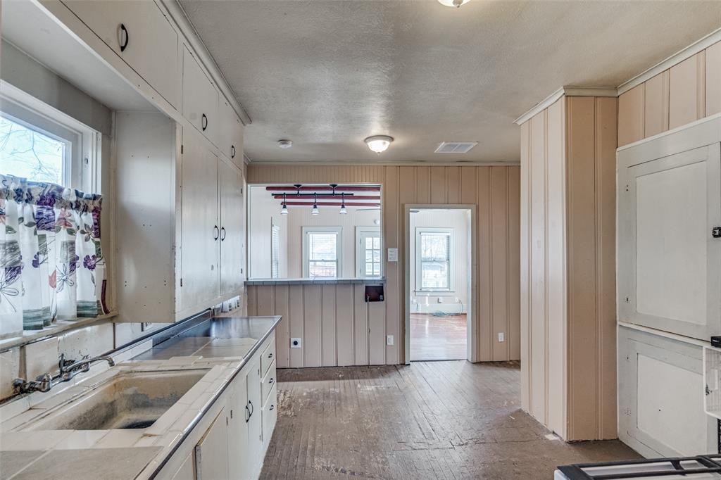 818 S Rosemont Avenue Property Photo 10