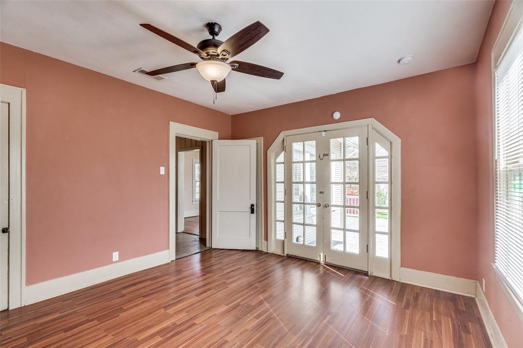 818 S Rosemont Avenue Property Photo 15