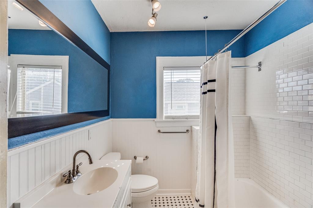 818 S Rosemont Avenue Property Photo 17