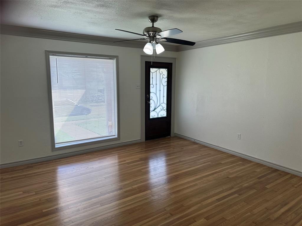 809 Cliffdale Avenue Property Photo 3