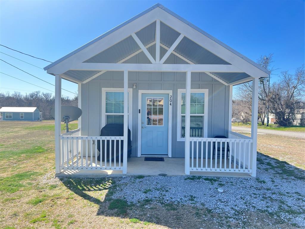 204 W Riley Street Property Photo 1