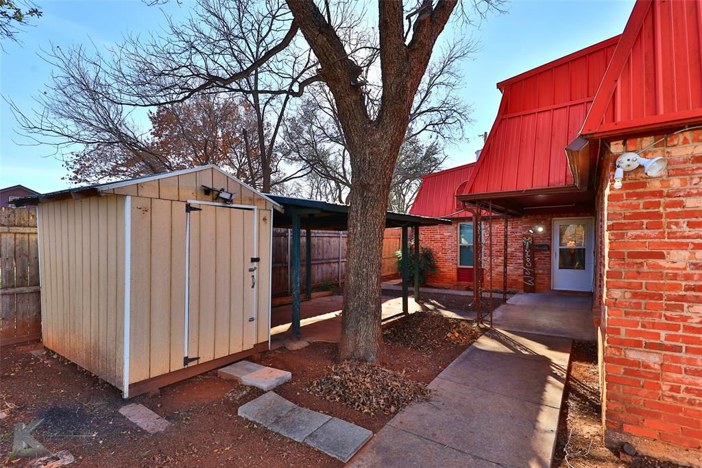 2024 N Willis Street Property Photo 5