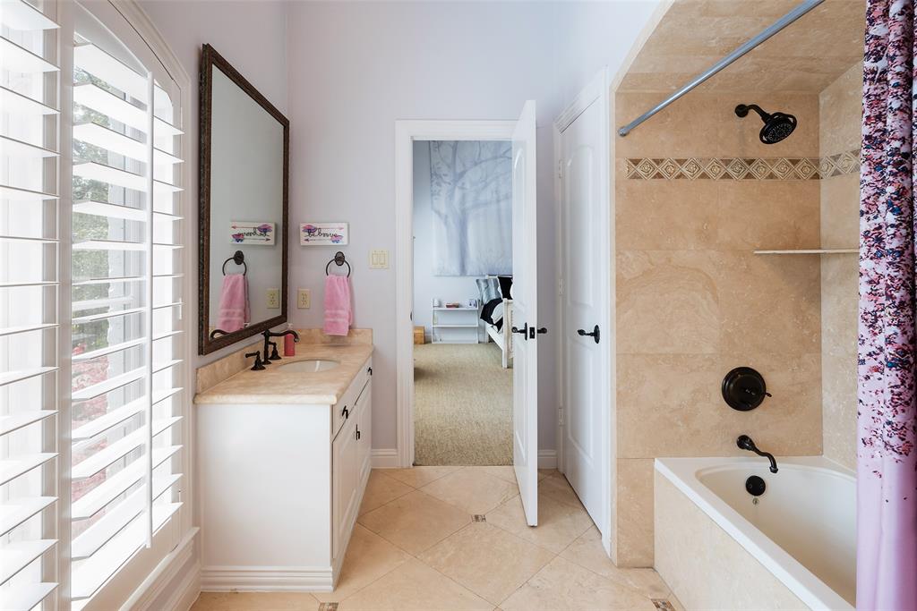 4524 N Versailles Avenue Property Photo 34