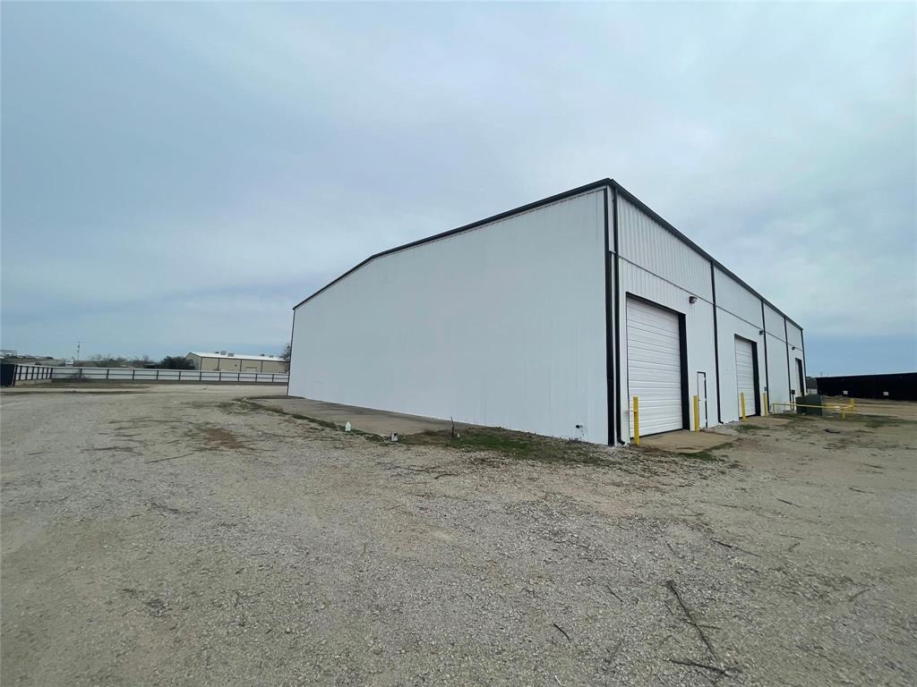 705 Industrial Loop Property Photo 5