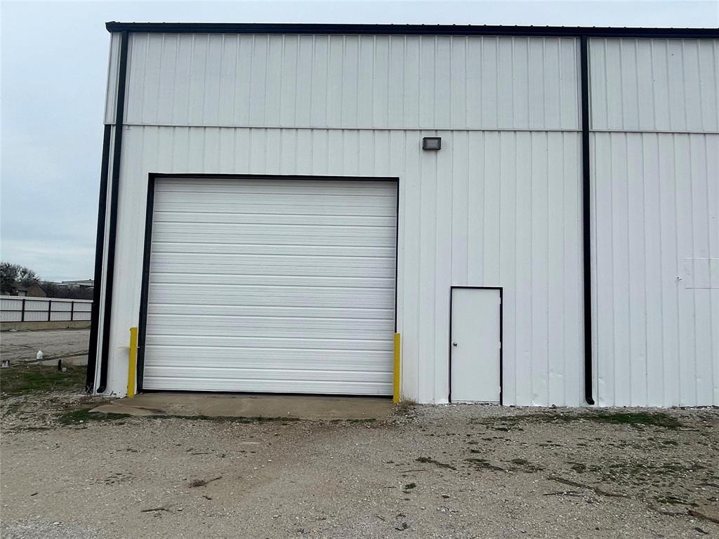 705 Industrial Loop Property Photo 6