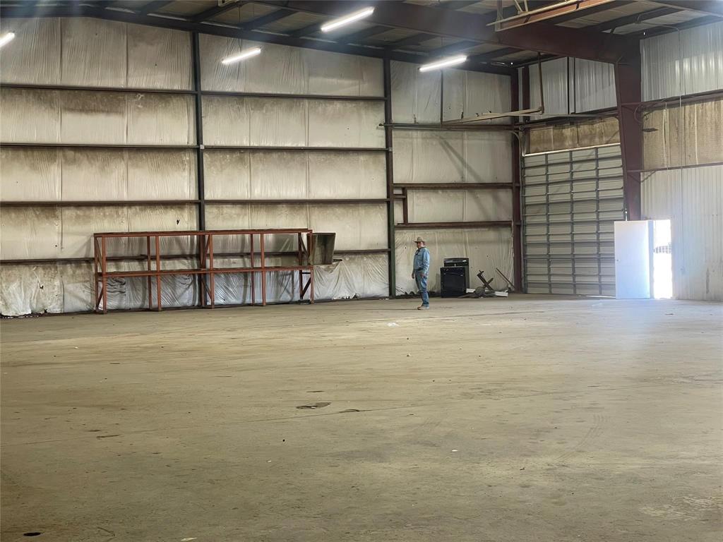705 Industrial Loop Property Photo 8